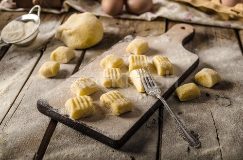 商业照片: 自制 · 马铃薯 · 生产 · 食品 ·木· 面食