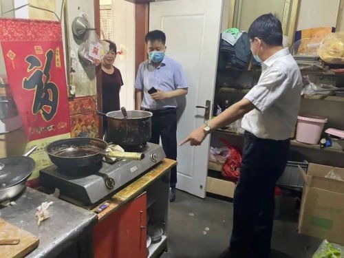 端午 创城 进行时 三 加快推进食品生产经营单位卫生整治